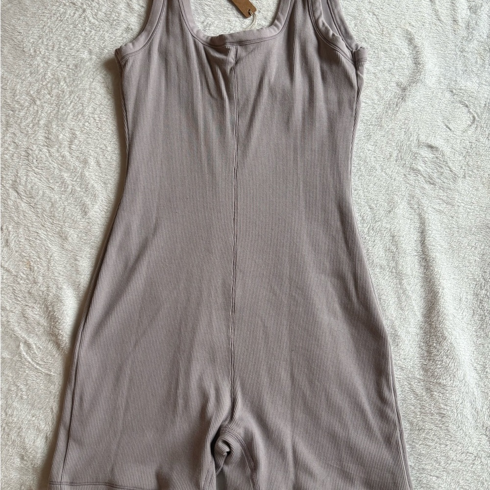 NWT SKIMS Cotton Ribbed Romper- Color Oyster - LIMITED Edition - Picture 5 of 5